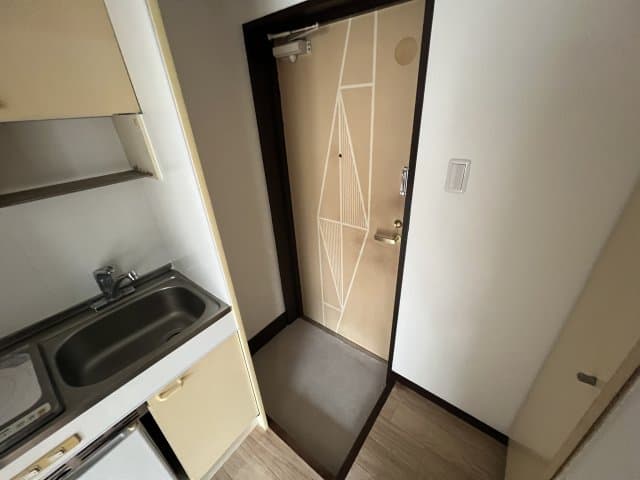 Room image 12
