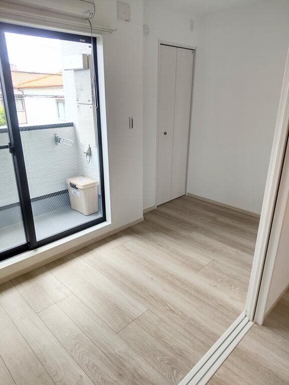 Room image 8