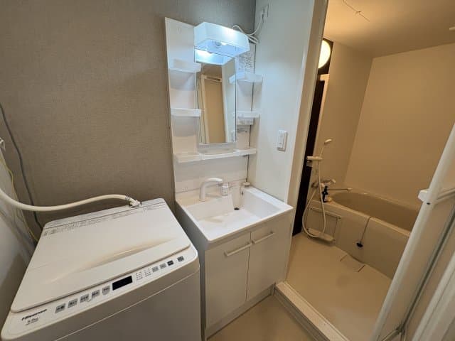 Room image 8