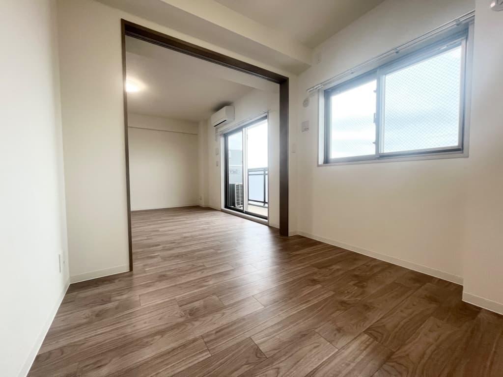 Room image 8