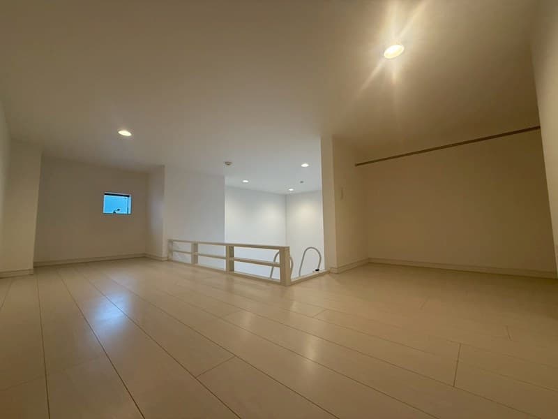 Room image 8