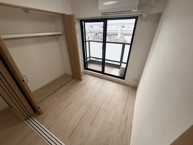 Room image 8