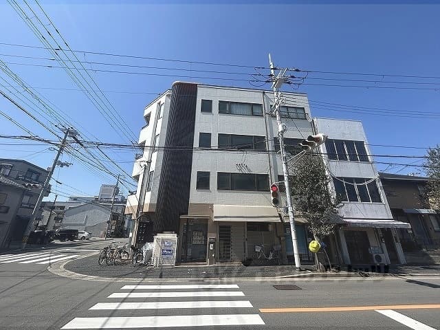 Main exterior of Nagasu White Palace Building 1