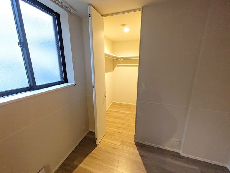 Room image 15