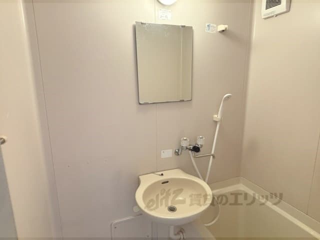 Room image 8