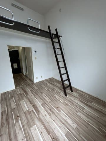Room image 8