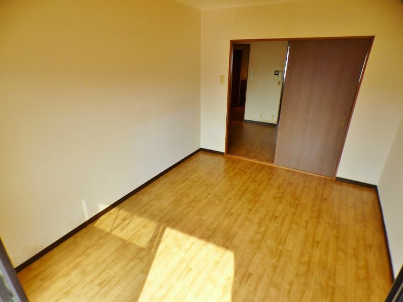Room image 8