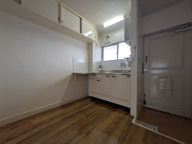 Preview interior of Nishi Itami Mansion