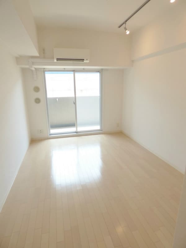 Room image 8