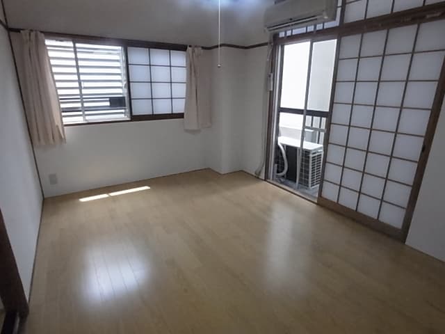 Room image 9