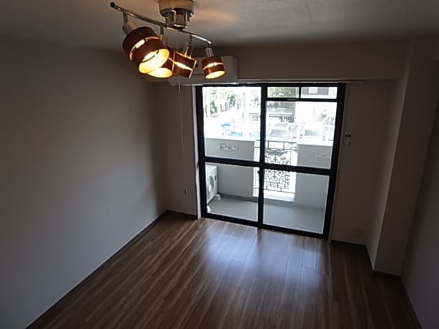 Room image 8