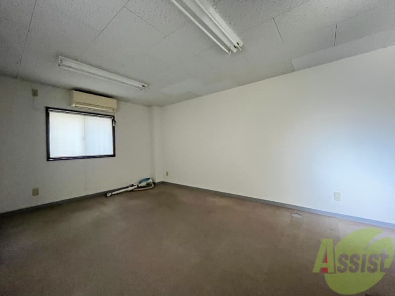 Room image 8