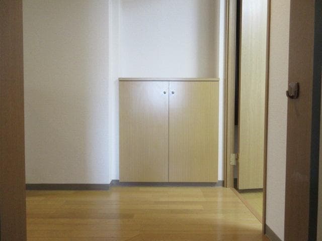 Room image 12