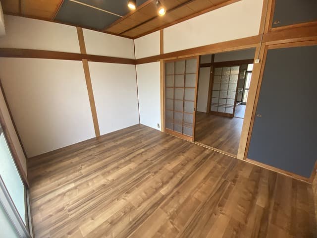 Room image 8