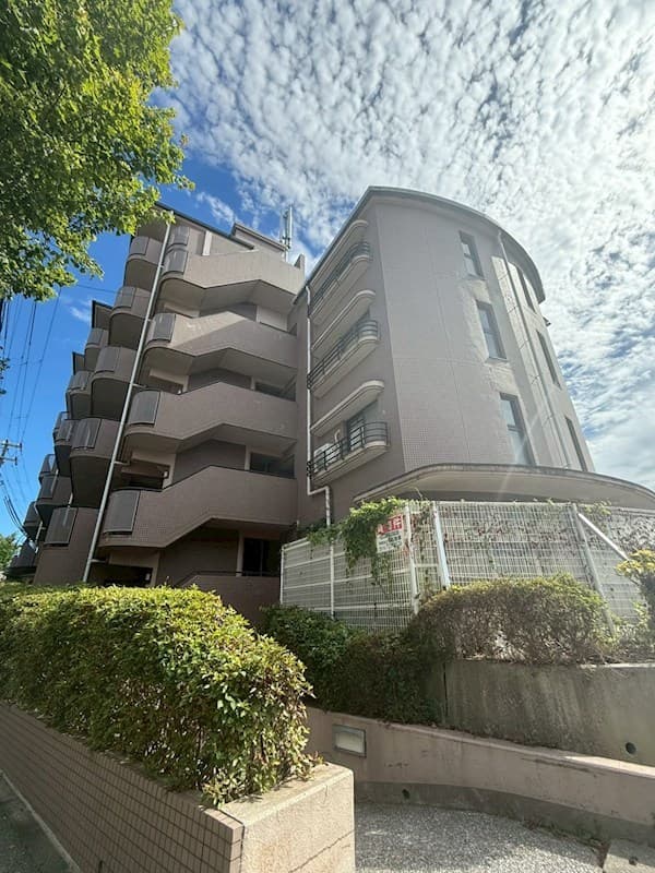 Main exterior of Realize Higashi-Takarazuka