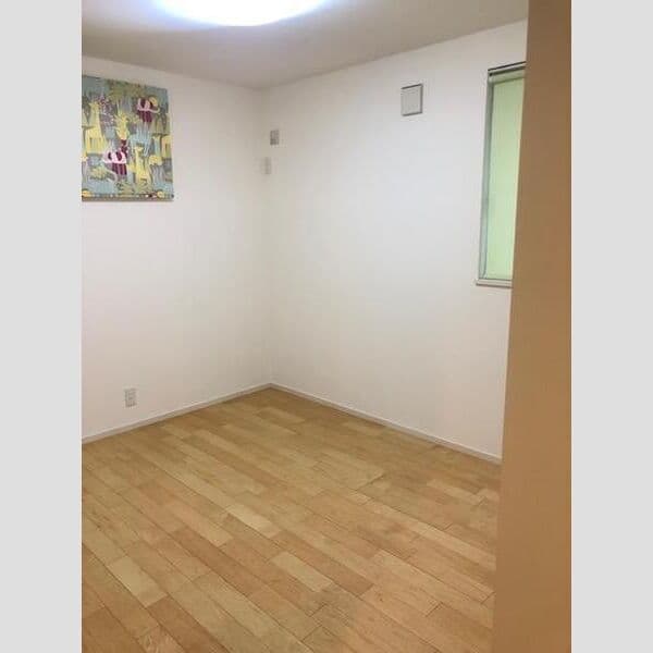 Room image 8