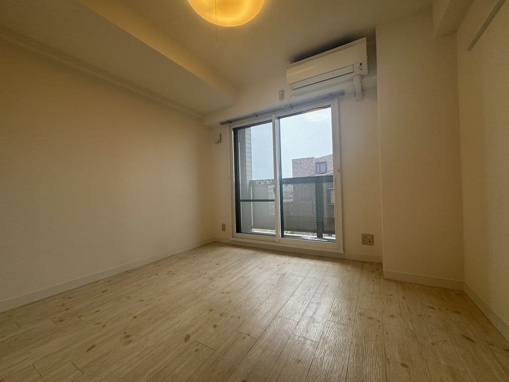 Preview interior of Rb SOCIETY MIYAMAEDAIRA