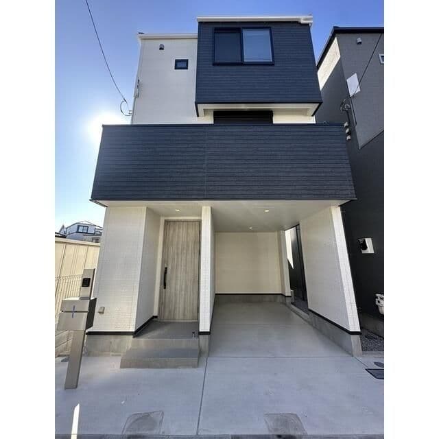 Main exterior of LG Kolet Hiranuma