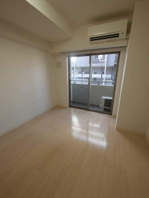 Preview interior of Palos Court