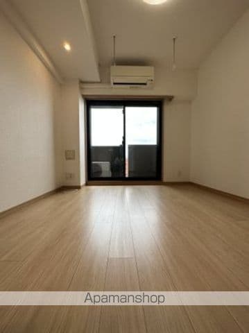 Preview interior of Rouburu Kawasaki Nakamurako