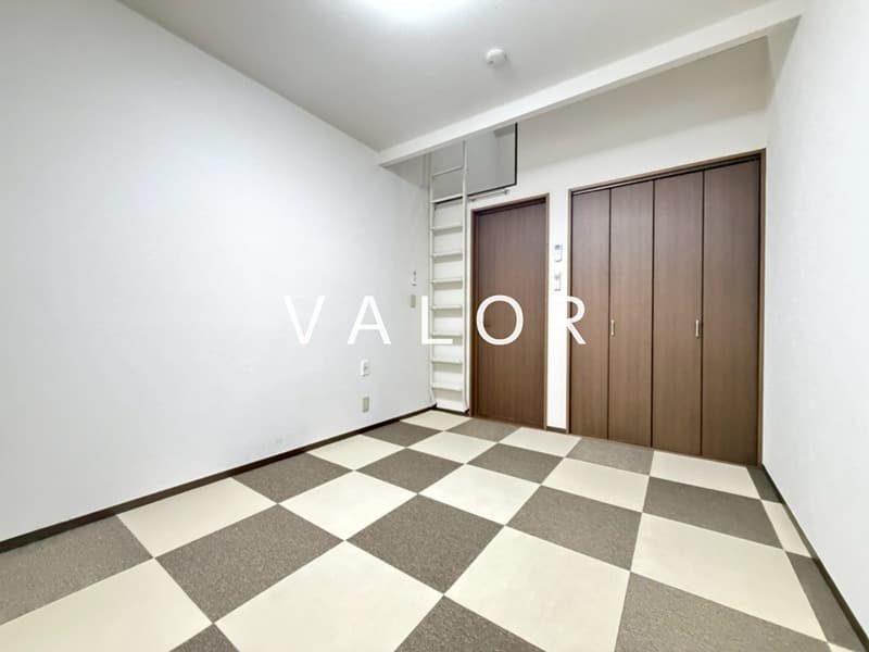 Preview interior of Eight House