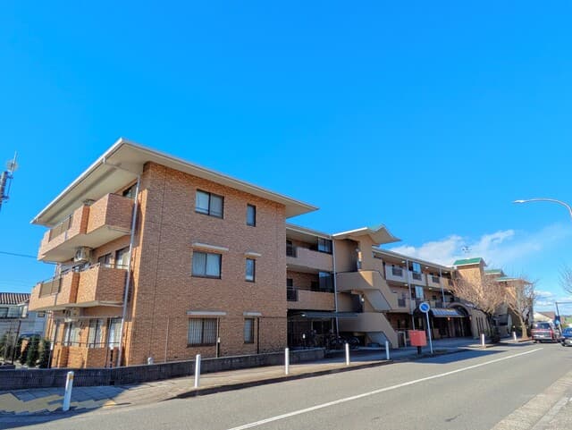 Main exterior of Viento