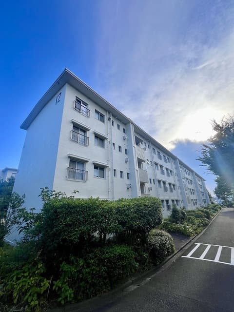 Main exterior of Denen Aobadai Apartment Complex Building 12