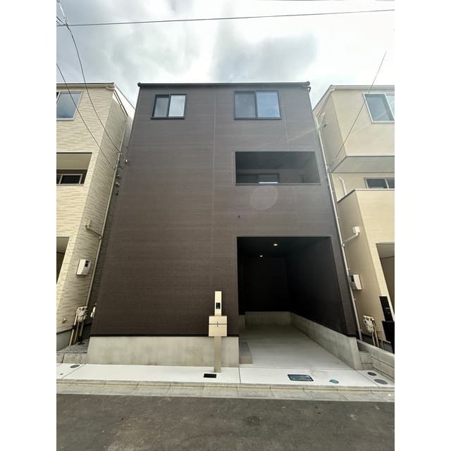 Main exterior of LG Kolet Isogo Maruyama #13