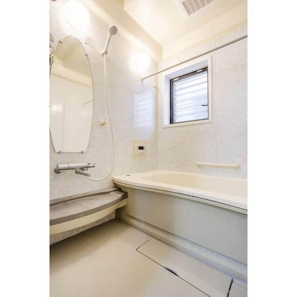 Preview interior of B072726018