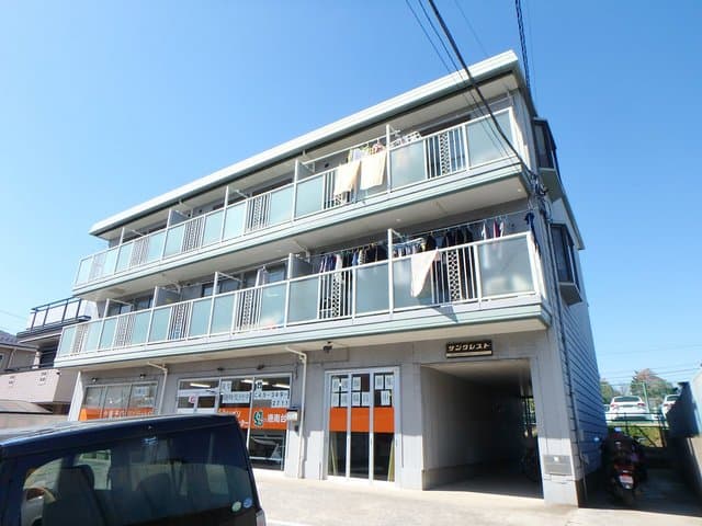 Main exterior of Sunkuresto