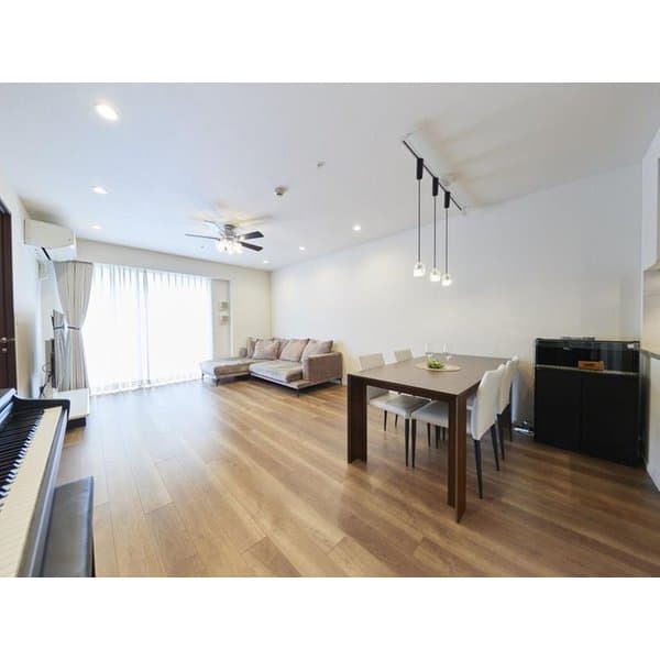 Preview interior of 06292673