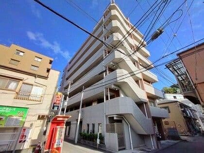 Main exterior of Tokyu Dole Arus Yokohama Motomachi
