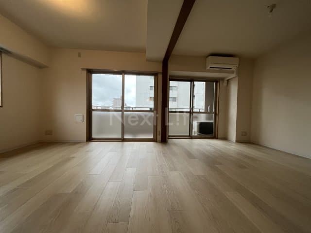 Preview interior of Amour Yokohama