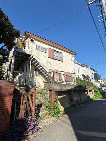 Main exterior of Rie Heights