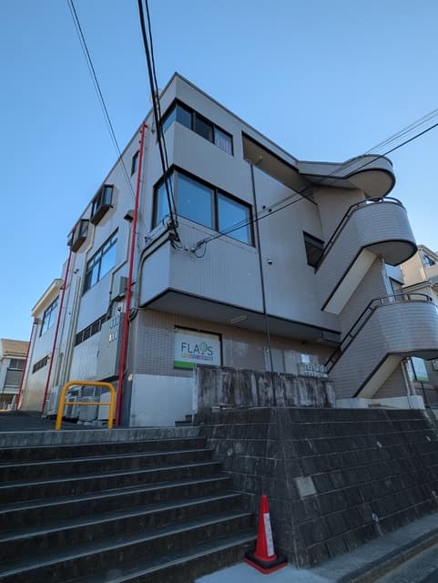 Main exterior of Rb Le On Chigasaki