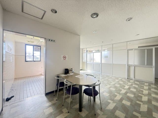 Room image 12