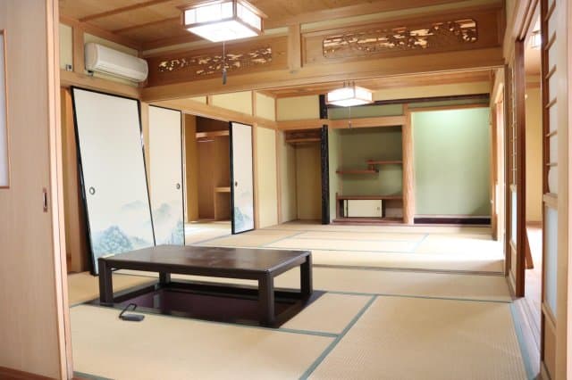 Room image 15