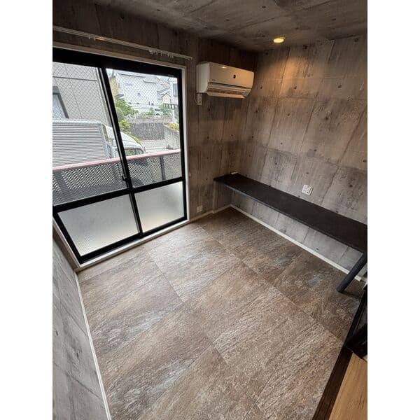 Room image 10