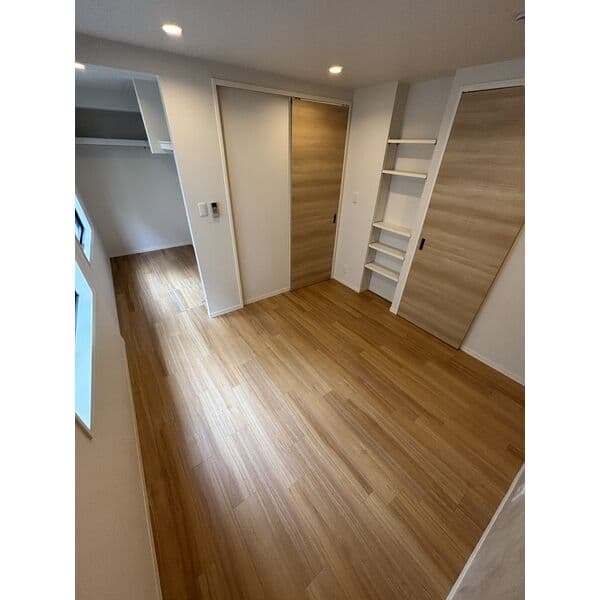 Room image 8
