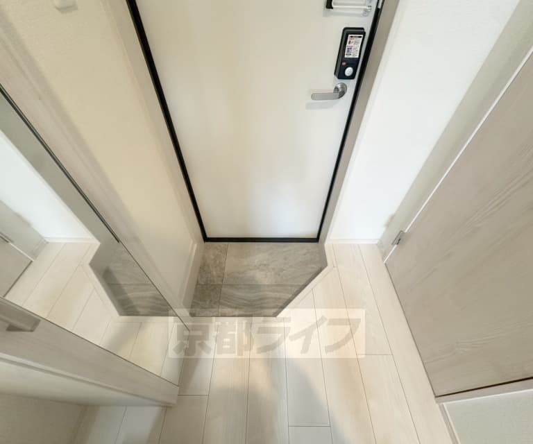 Room image 12