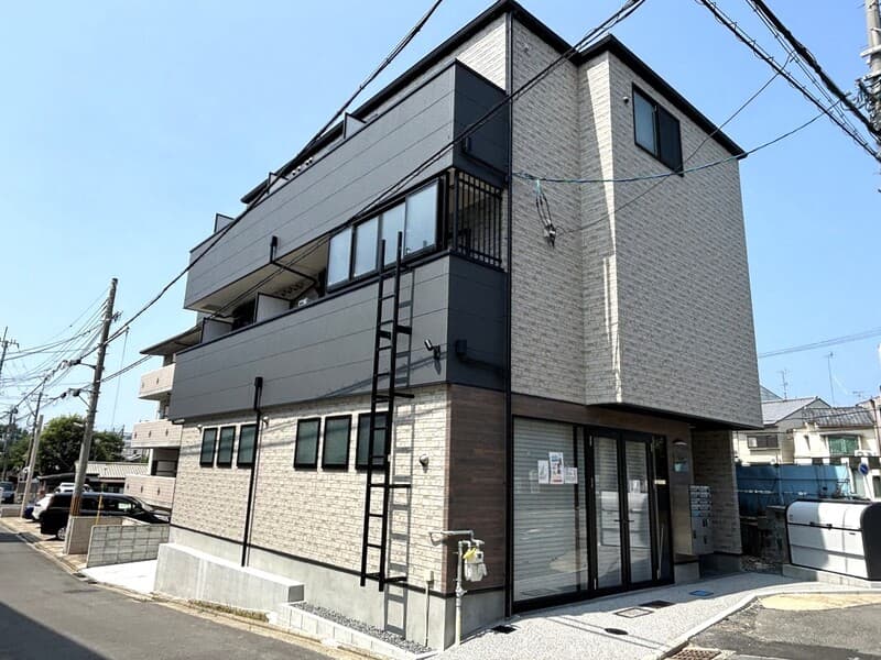 Main exterior of BKB Sengoku Mansion