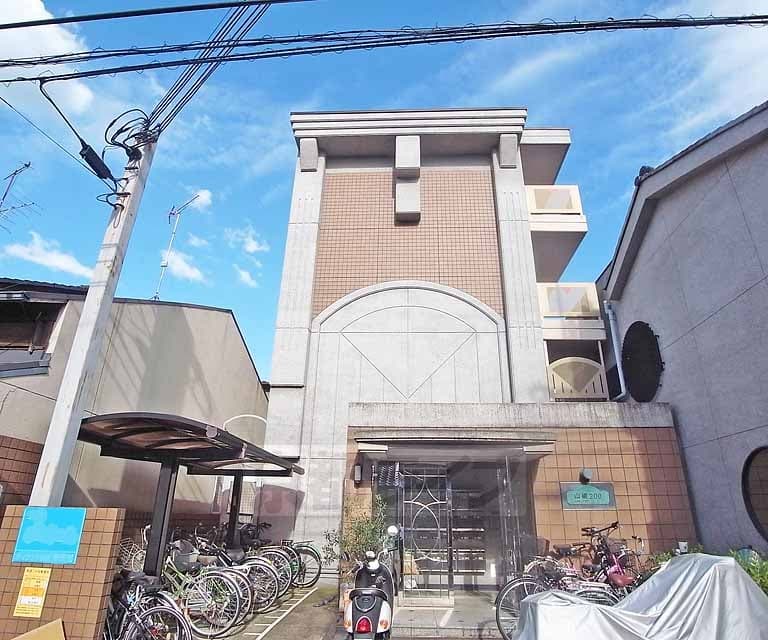 Main exterior of Sansho 200