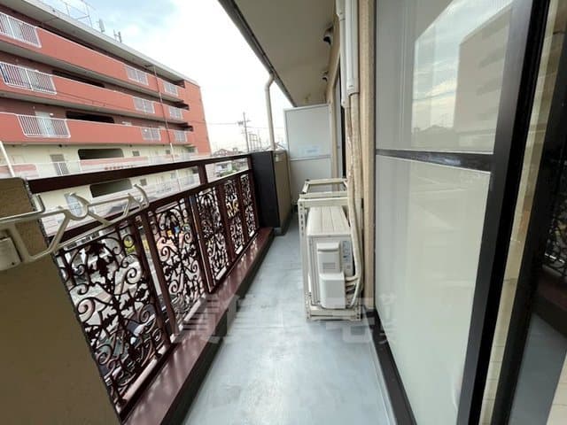Room image 10