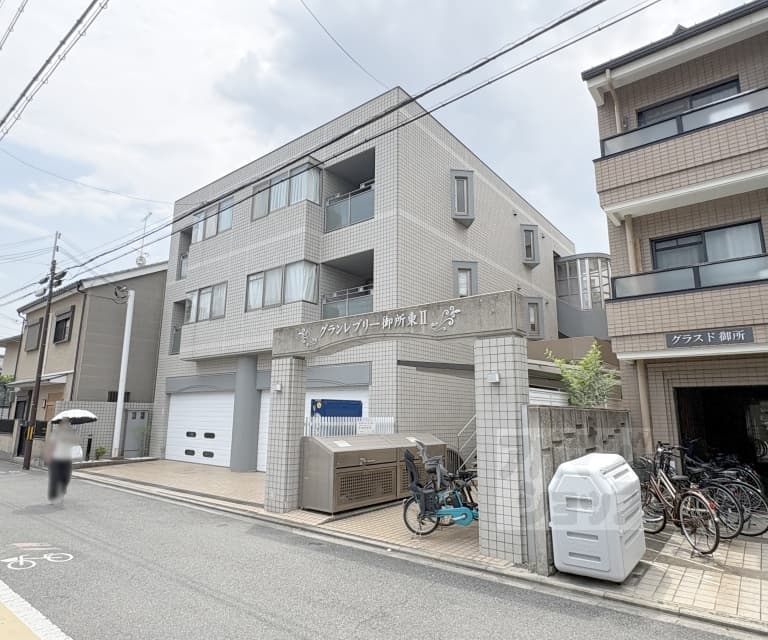 Main exterior of Rb Gran Reveley Goshohigashi II
