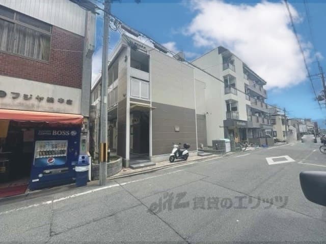Main exterior of Leopalace Shinwa