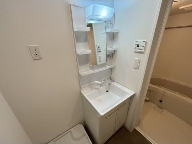 Room image 10