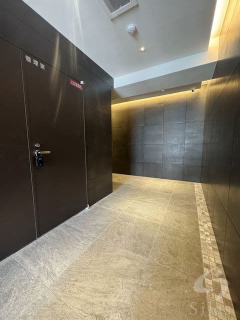 Room image 12