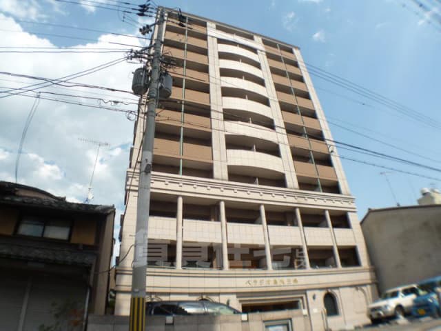 Main exterior of Bellagio Karasuma Sanjo