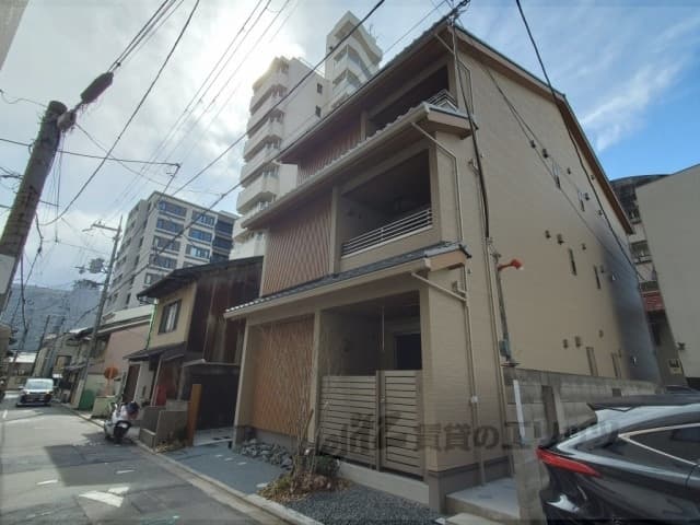 Main exterior of Forest Maison Horikawa Oike