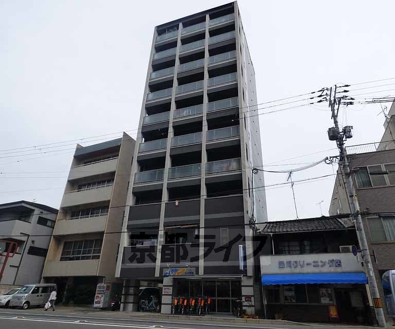 Main exterior of Avenir Suzaku